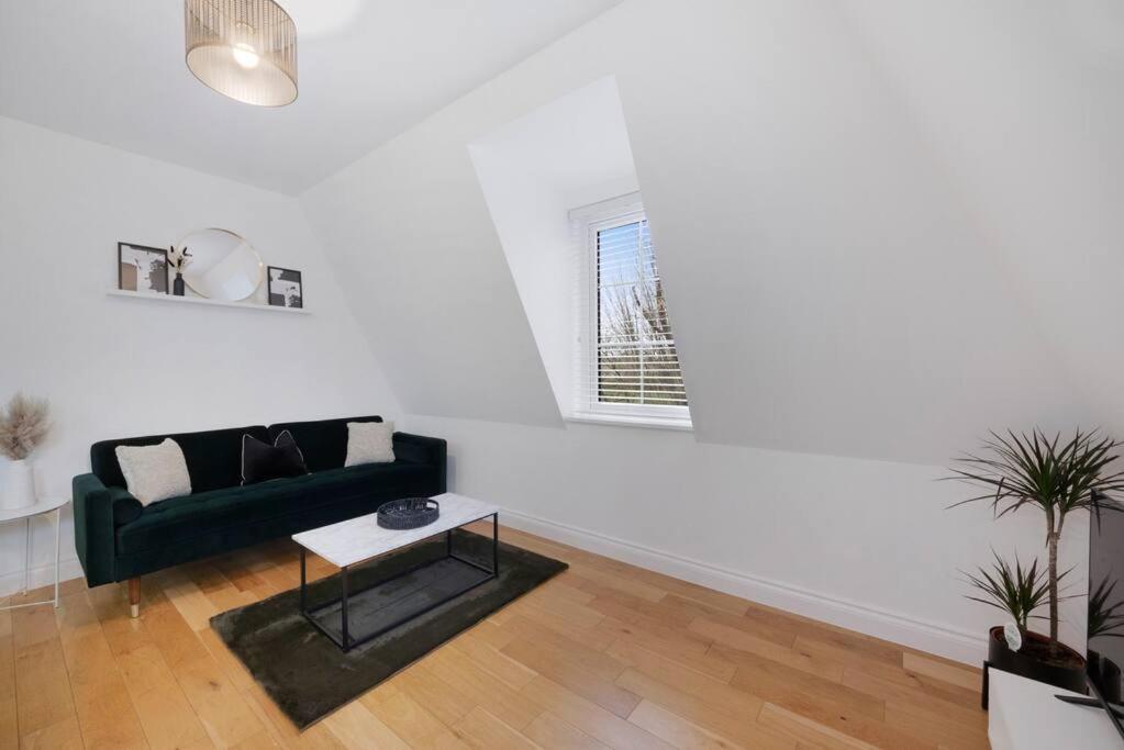 Roomy One Bed Loft Apartment Bishop's Stortford Exterior photo