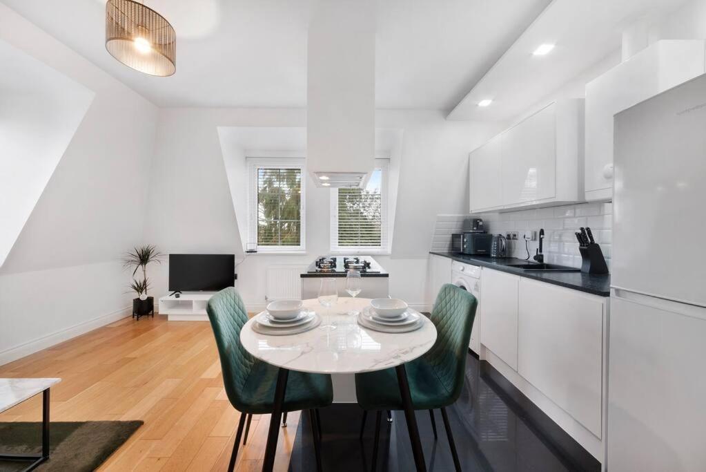 Roomy One Bed Loft Apartment Bishop's Stortford Exterior photo